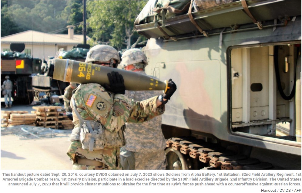 Cluster bomb-AFP