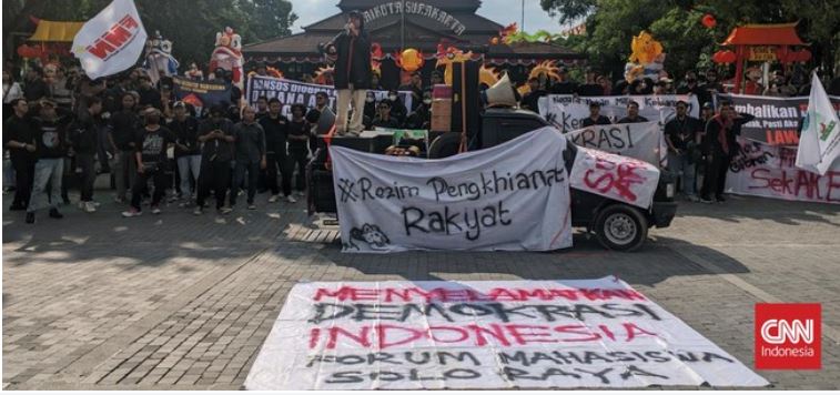 Unras mahasiswa di Solo (Foto diambil dari www.cnnindonesia.com)