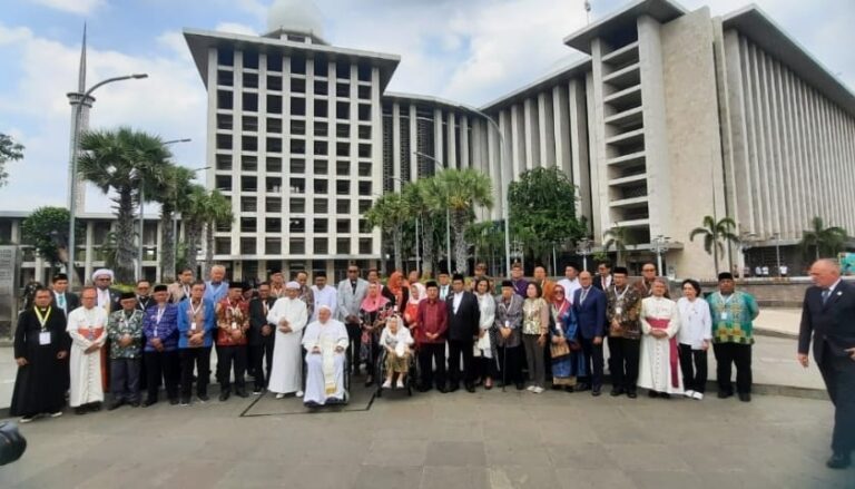 Paus Fransiscus di Masjid Istiqlal